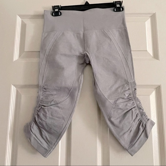 Lululemon Flow Compression Leggings Shorts Crop Rushed Stretchy In Gray Size 6 - Picture 2 of 9